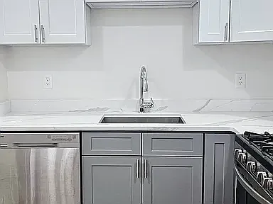 76 Brent St #2 — Photo 21