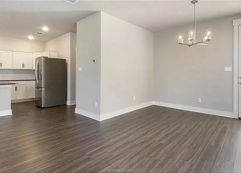 3920 Yukon Ln — Photo 2