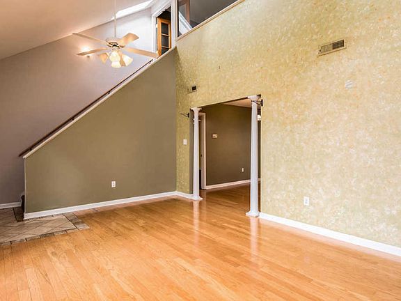 4th image of 1633 Banyan Ln