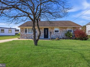 444 Colonial Rd, Bellmawr, NJ 08031