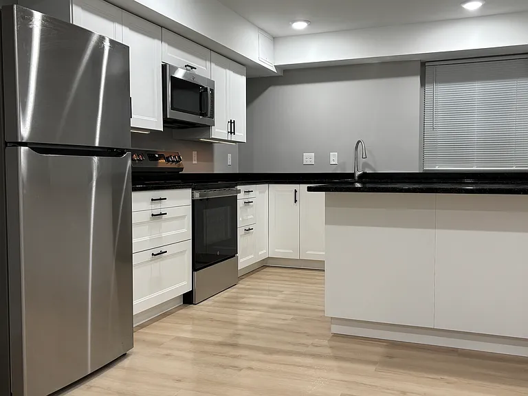 2717 E 32nd St #4 — Photo 12