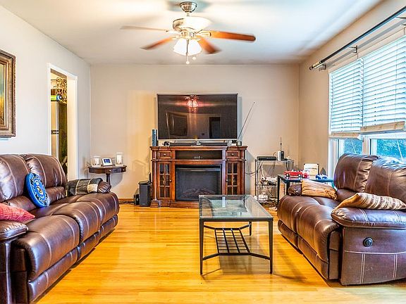 4th image of 4698 Skyridge Ct