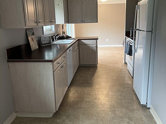 4th image of 4706 NE 63rd Ave