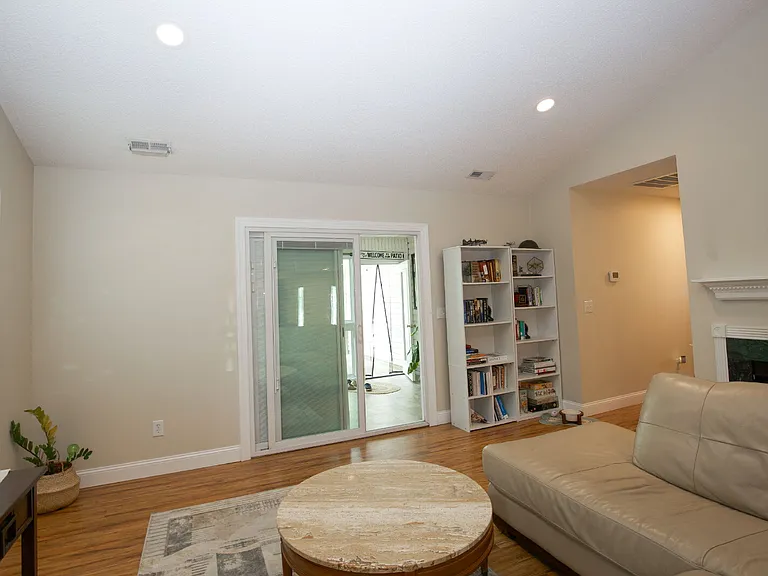 225 Adams Cir — Photo 13