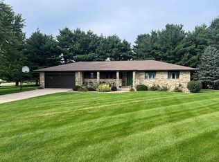 7432 244th St, Cascade, IA 52033