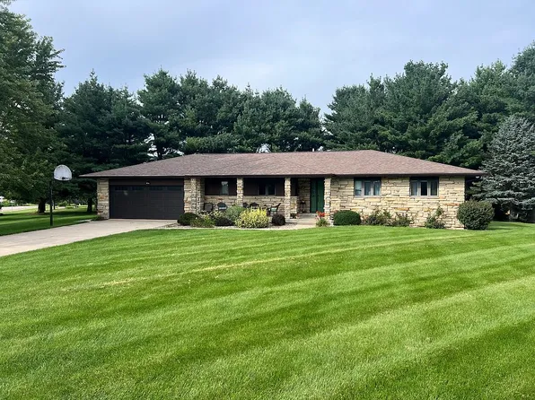 7432 244th St, Cascade, IA 52033