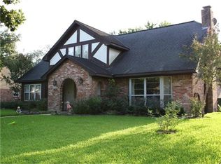 914 Brunswick Dr, Sugar Land, TX 77478
