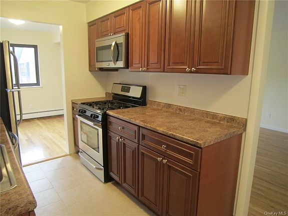 4th image of 6 Brevoort Dr APT 1B