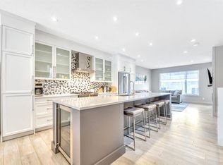 418 S 13th Ave NE, Calgary, AB T2E 1C2