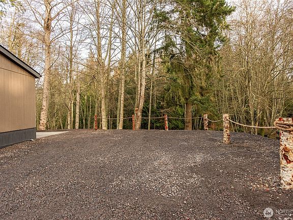 4th image of 211 S Barr Road