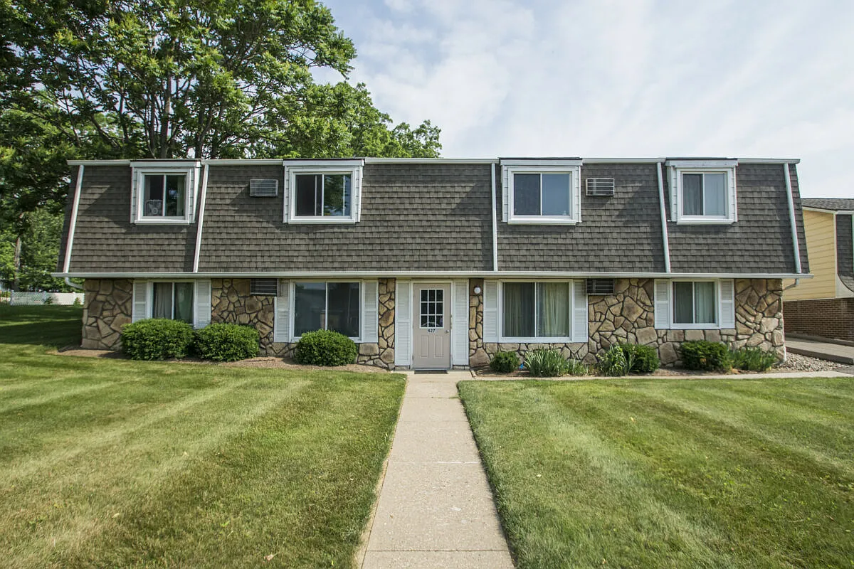 Little Williamsburg Apartments — Photo 4