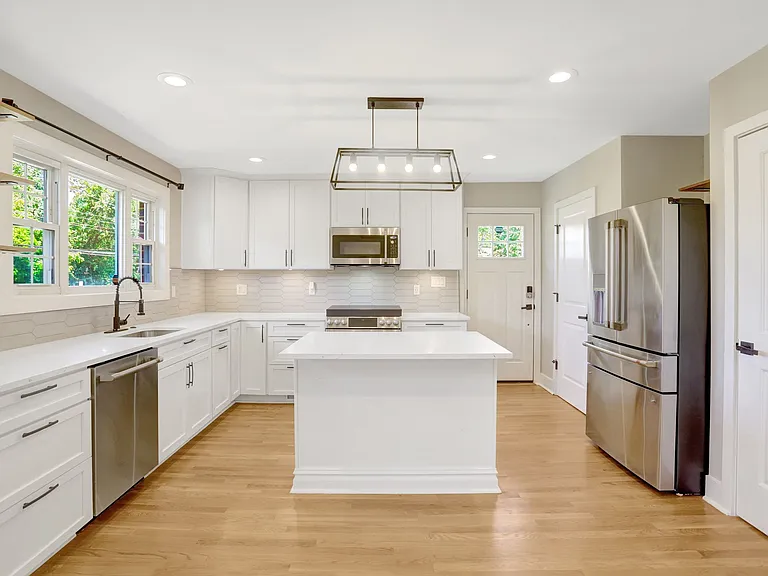 4519 Holmes Run Pkwy — Photo 5