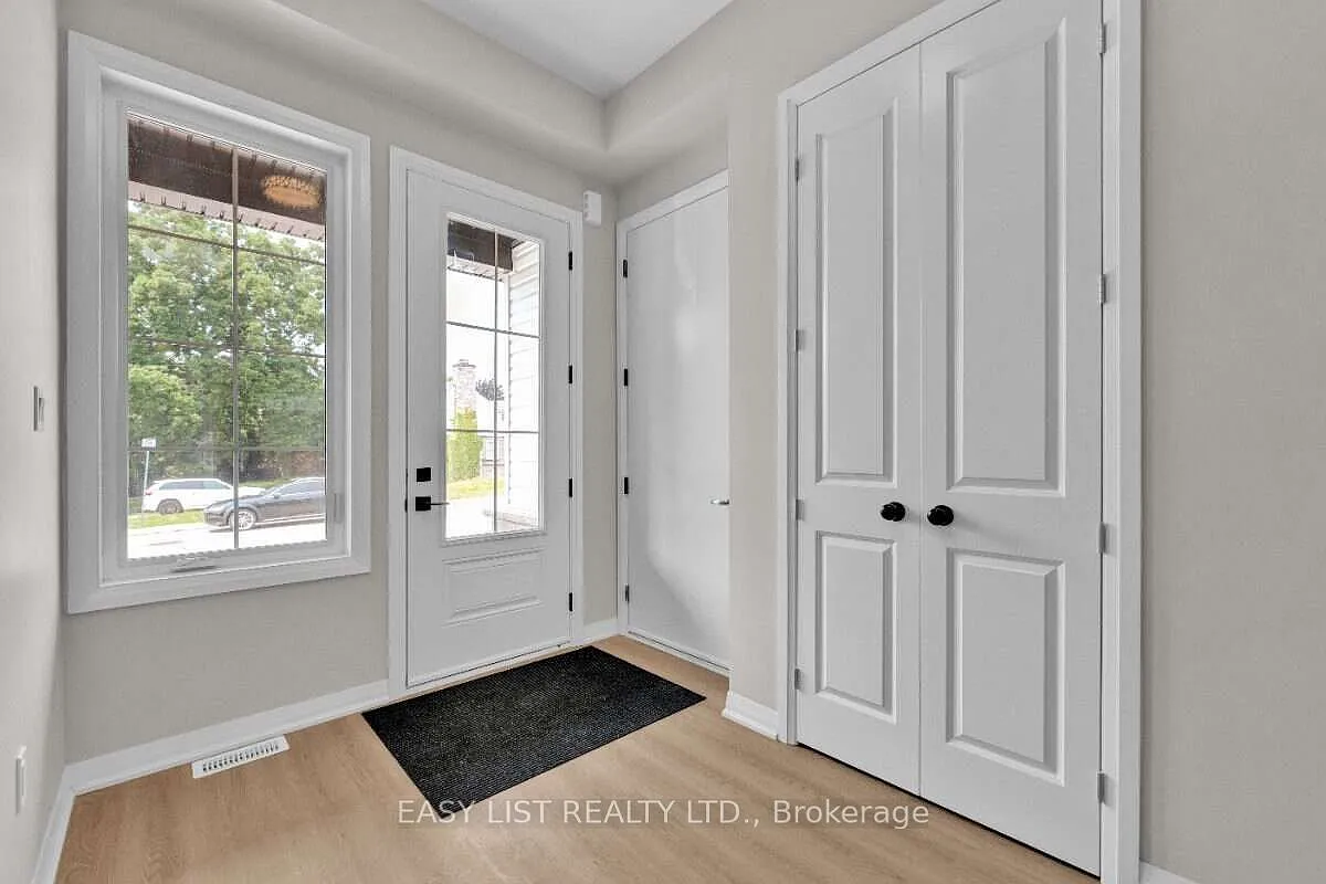 3 bed, $2,900 — Photo 2