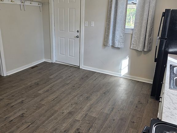 3rd image of 5 Fountain St Floor 1