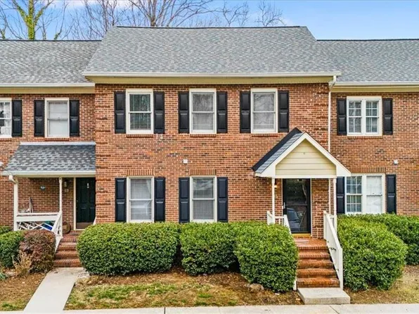 12 Park Village Ln Unit C, Greensboro, NC 27455