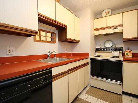 4th image of 292 Salem St APT 306