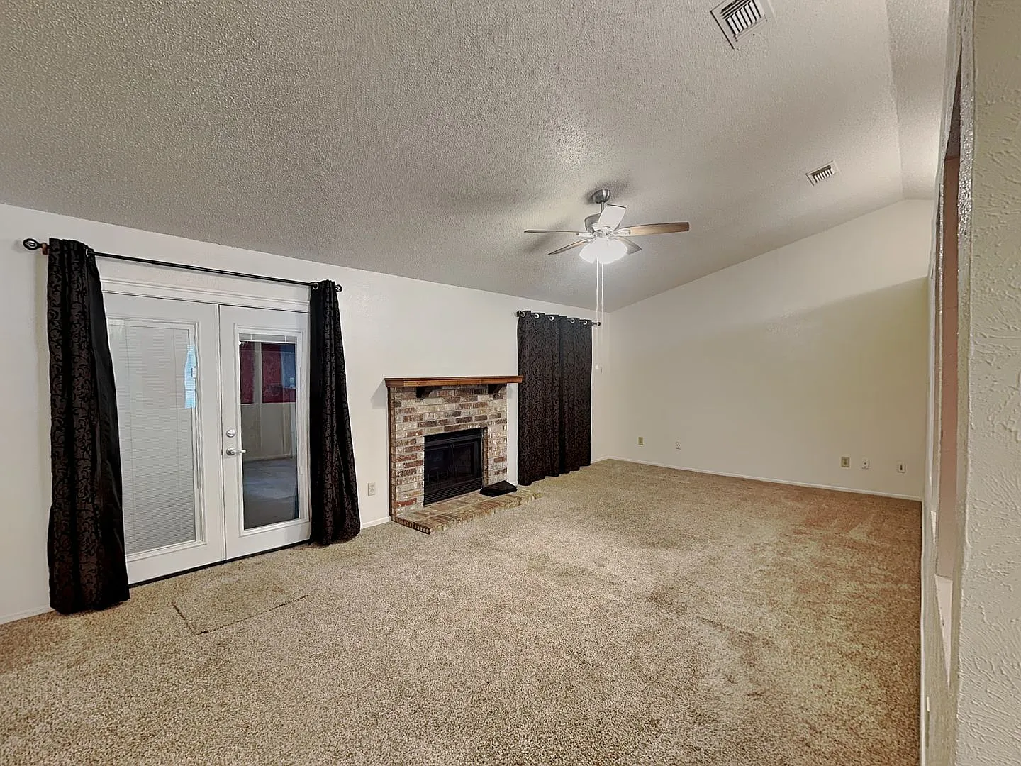 Summerfields Charm with Space to Relax, Play & Entertain — Photo 2