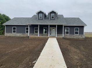 594 S Madison St, Cerro Gordo, IL 61818