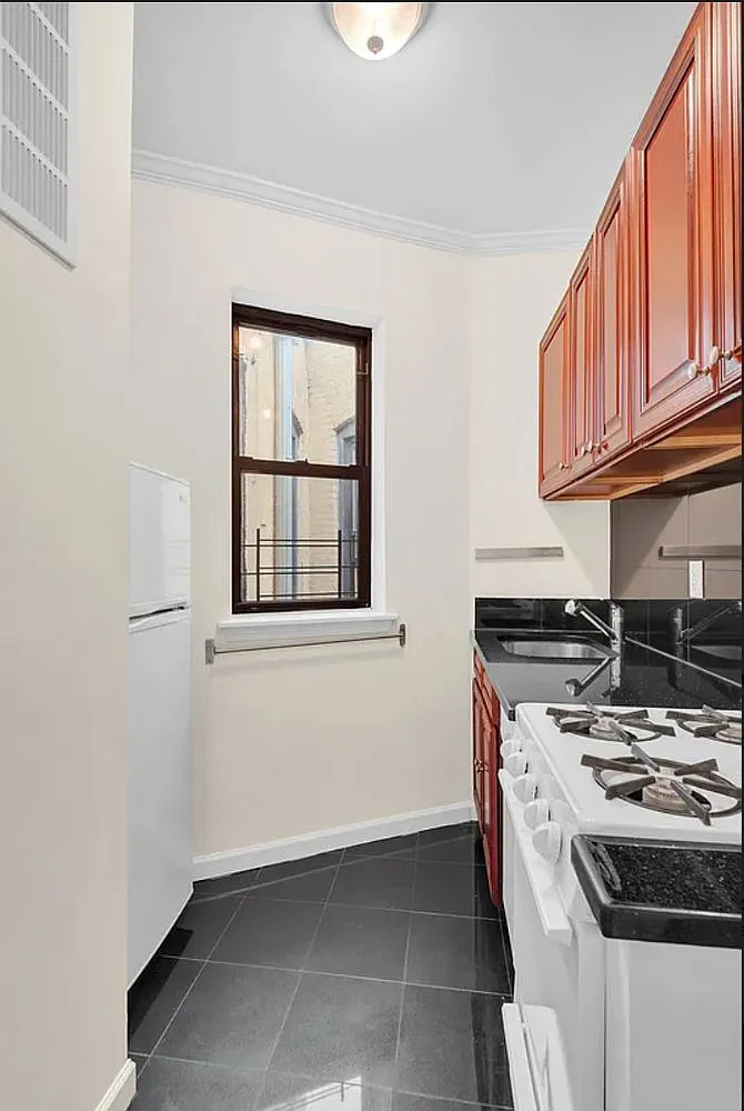 370 Columbus Avenue — Photo 4