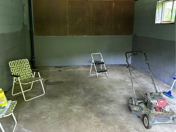 5209 Elk River Rd N, Elkview, WV 25071
