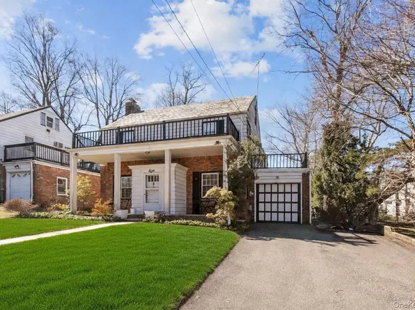 8 Plymouth Road, Great Neck, NY 11023