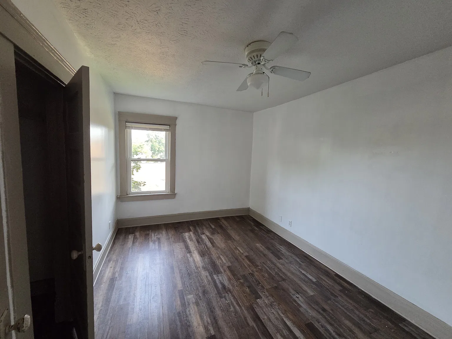 3 bed, 1200 sqft, $1,200 — Photo 4