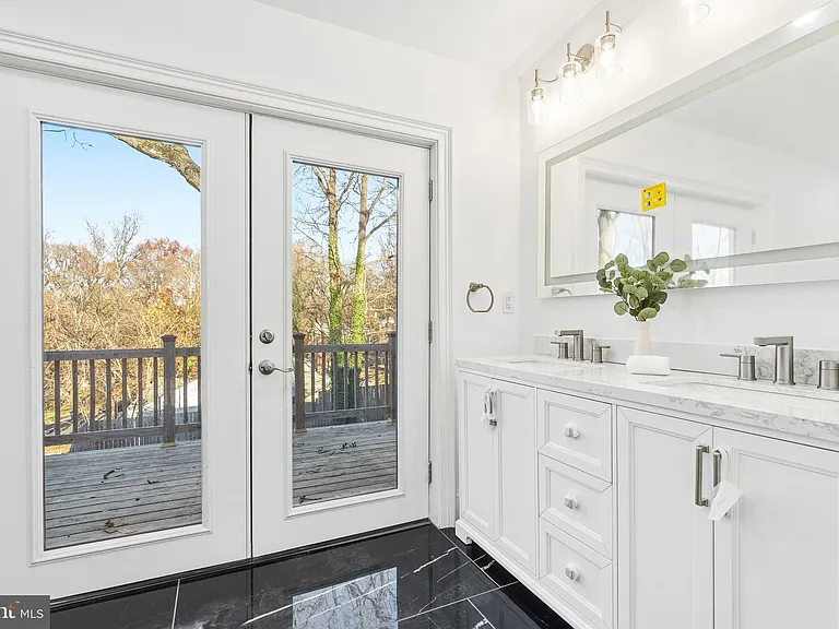 6218 Suitland Rd — Photo 23