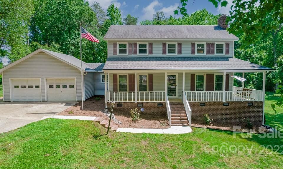 1st image of 125 Willow Dr