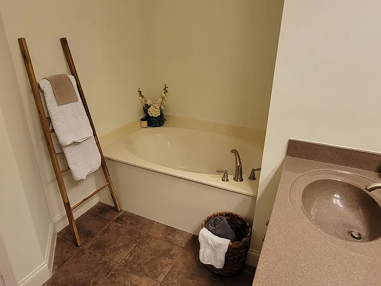Cobblestone Cir — Photo 13