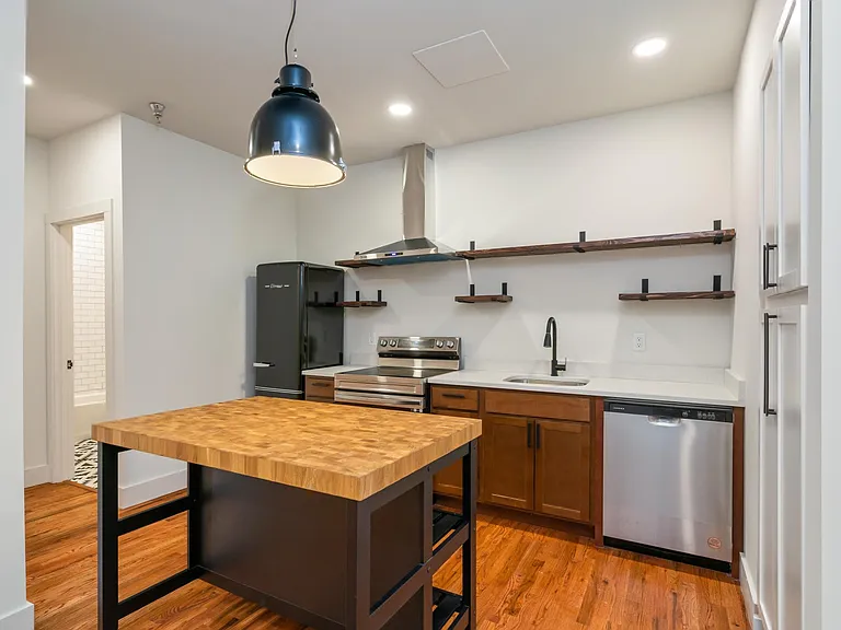 826 N Broadway St #301 — Photo 6