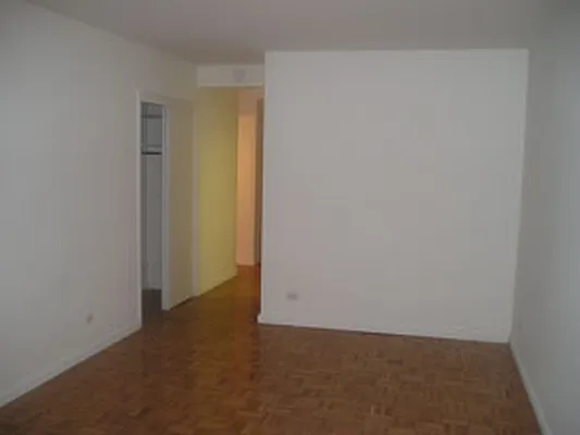 Rented by KVNY Soho | media 17