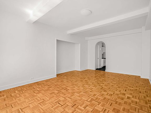 3rd image of 307 E 44th St APT 318
