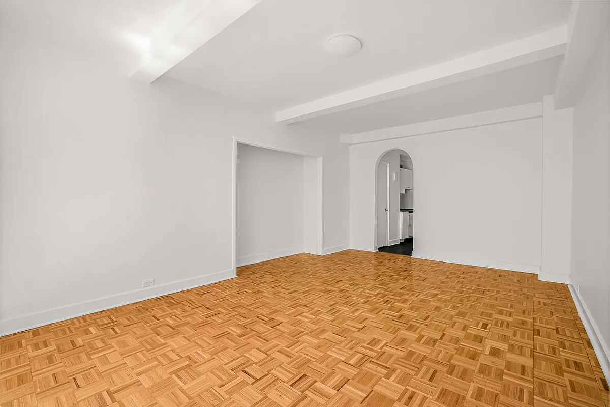 Building Photo - 307 E 44th St #318