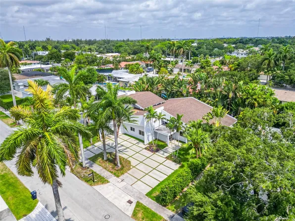 1941 NE 197th Ter, Miami, FL 33179