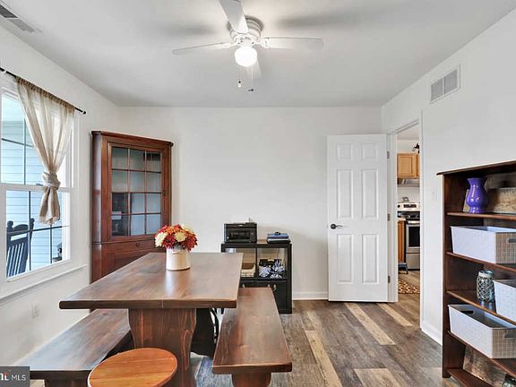 4th image of 219 Hearthstone Ln