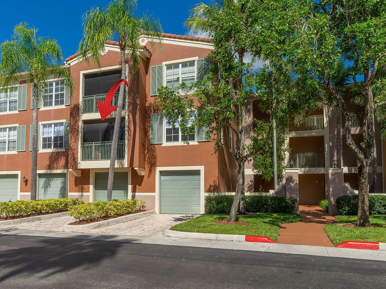 2 bed, 2.0 bath, 1174 sqft, $3,000 — Photo 2