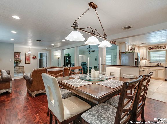 3rd image of 3226 Burnside Dr