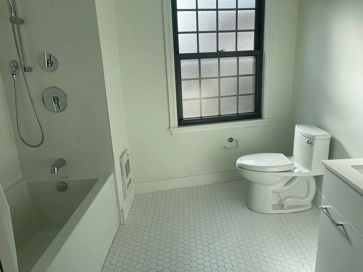 Free Month Harvard Sq Super Sunny All New Full Size Studio Central Ac 1 Free Month Now Or 9.1 — Photo 2