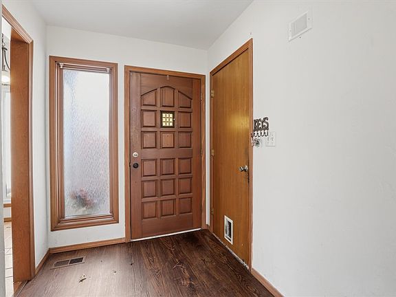 4th image of 2529 Windsor Rd