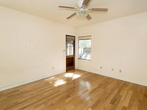 4th image of 920 Horn Ave