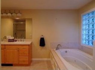 23 Lakeside Dr, Sanbornton, NH 03269