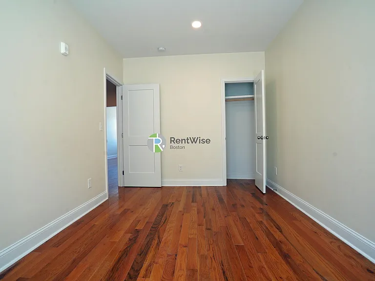 123 Sutherland Rd #P — Photo 22