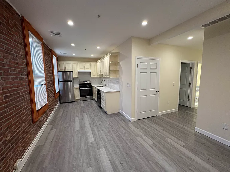 254 Main St #2 — Photo 1
