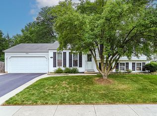 905 Fox Run Ln, Algonquin, IL 60102