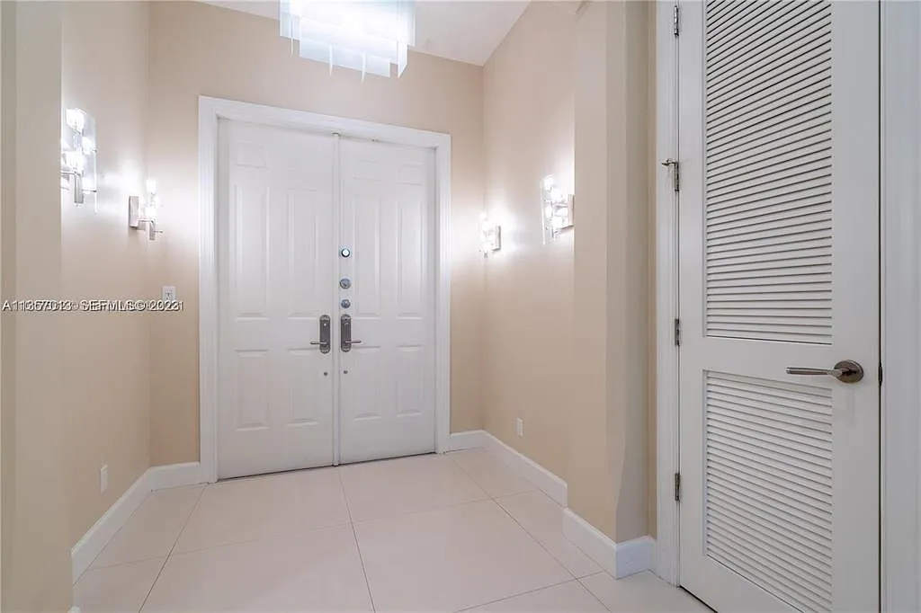 3 bed, 4.0 bath, 2264 sqft, $6,850 — Photo 3