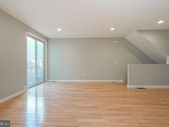 5th image of 410 N Wiota St