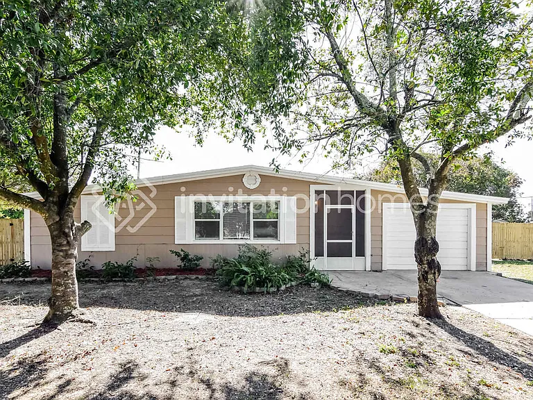 511 Sutton Pl — Photo 1