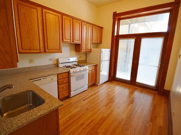 3rd image of 2058 N Clybourn Ave #2