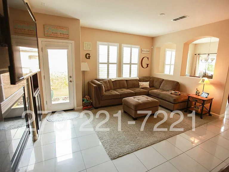 8058 Linda Isle Ln — Photo 1