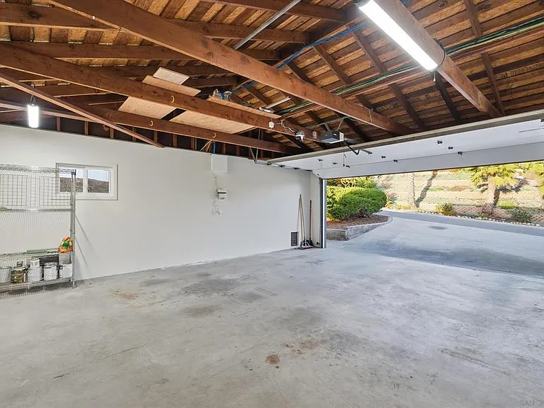 934 Candlelight Pl — Photo 24